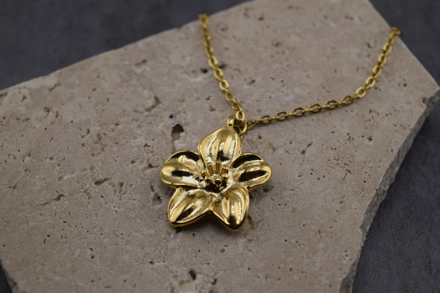Golden Bloom Necklace - Tarnish- Free / Waterproof / Hypoallergenic