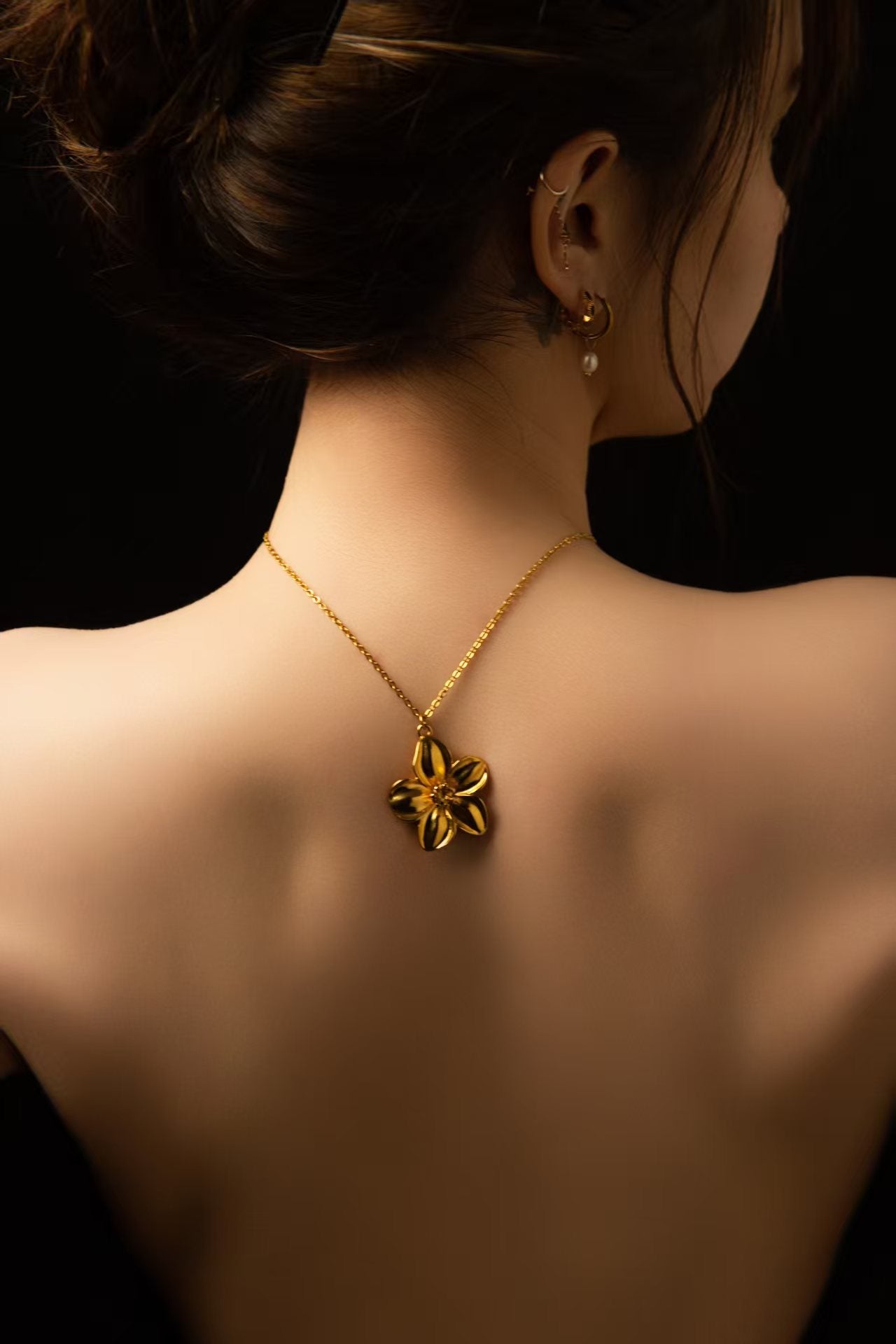 Golden Bloom Necklace - Tarnish- Free / Waterproof / Hypoallergenic
