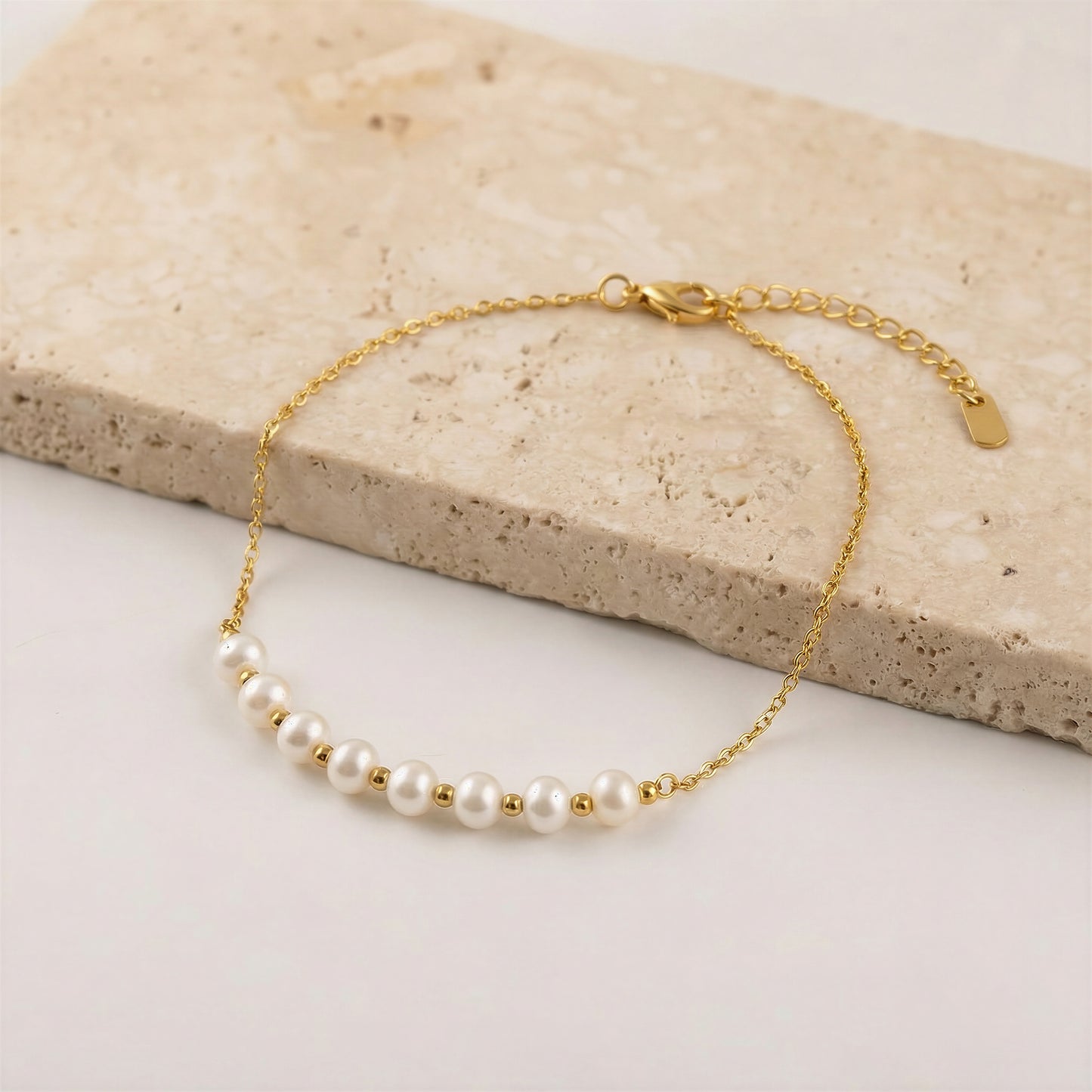 Aurabella Pearl Bracelet – Waterproof /Tarnish-Free / Hypoallergenic